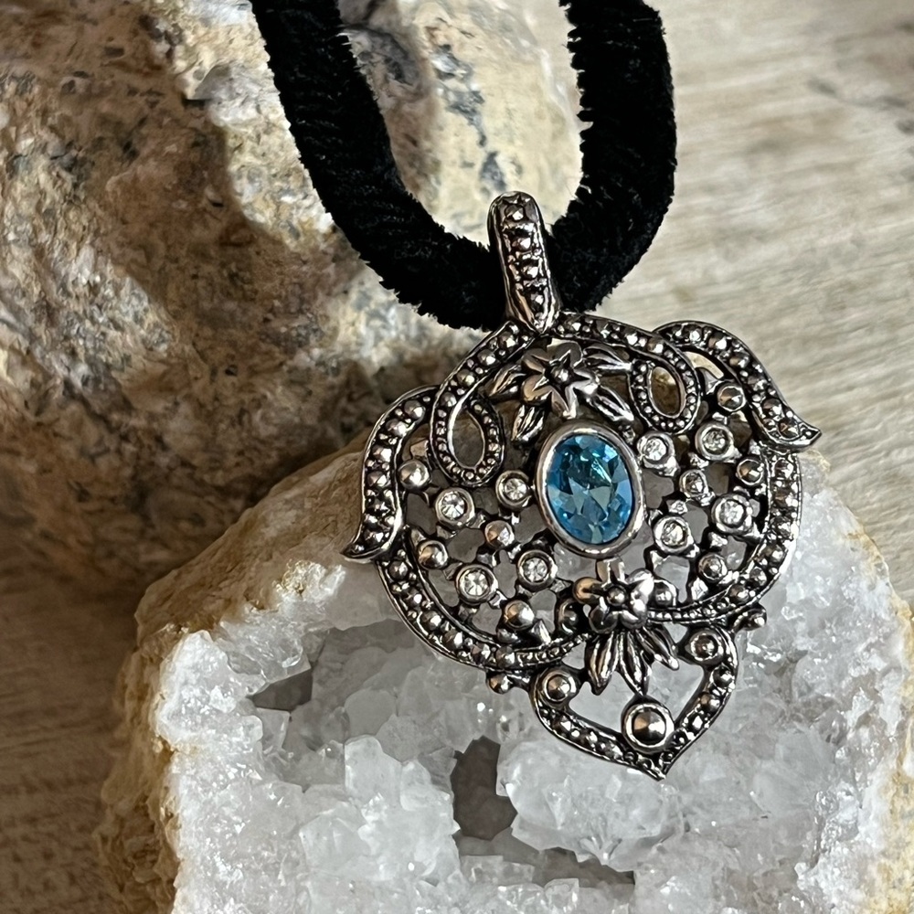 Vintage 90s Avon Blue Crystal Filigree Choker Velvet Gothic